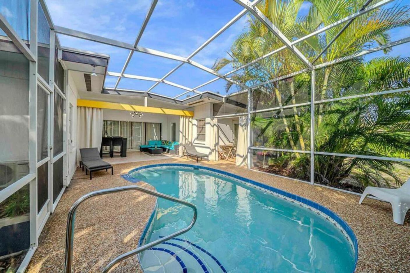 Fantastic Island House 1 Mile To The Beach With Heated Pool ซาราโซตา ภายนอก รูปภาพ