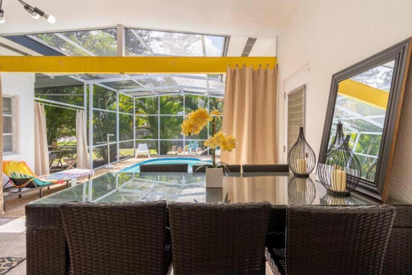 Fantastic Island House 1 Mile To The Beach With Heated Pool ซาราโซตา ภายนอก รูปภาพ
