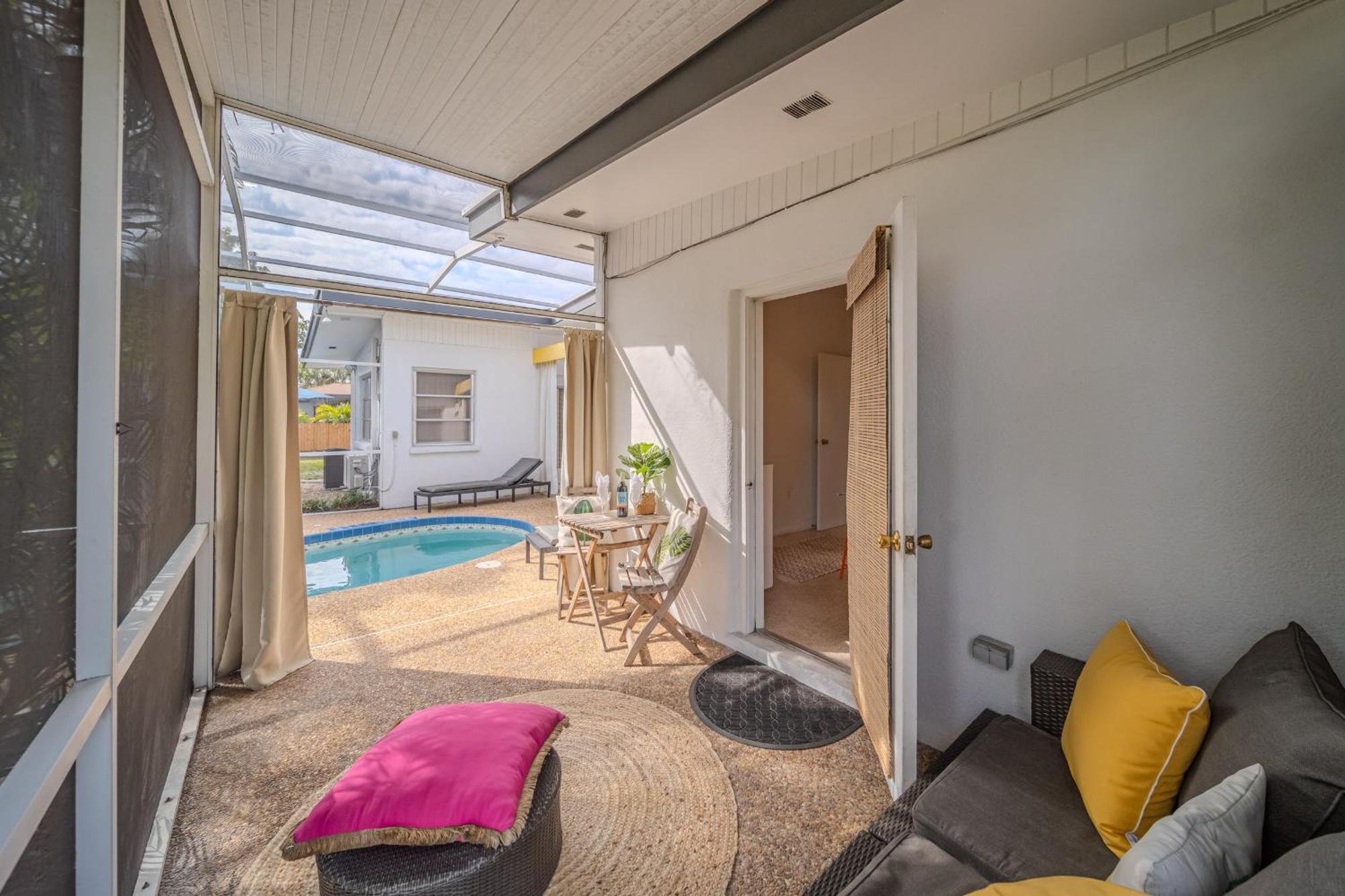 Fantastic Island House 1 Mile To The Beach With Heated Pool ซาราโซตา ภายนอก รูปภาพ