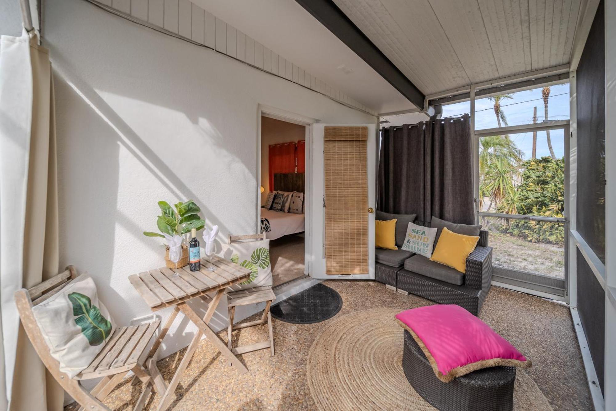 Fantastic Island House 1 Mile To The Beach With Heated Pool ซาราโซตา ภายนอก รูปภาพ